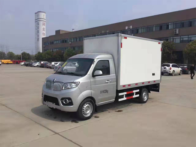 金杯小金牛T30冷藏车(厢长2.8米)