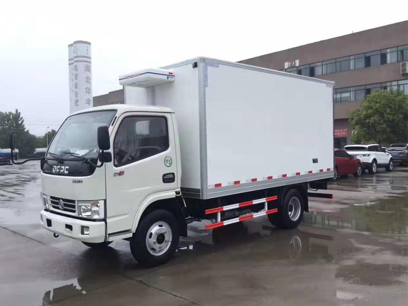 东风多利卡冷藏车(厢长4米)