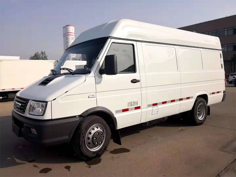 依维柯得意V40冷藏车(容积8.3立方)